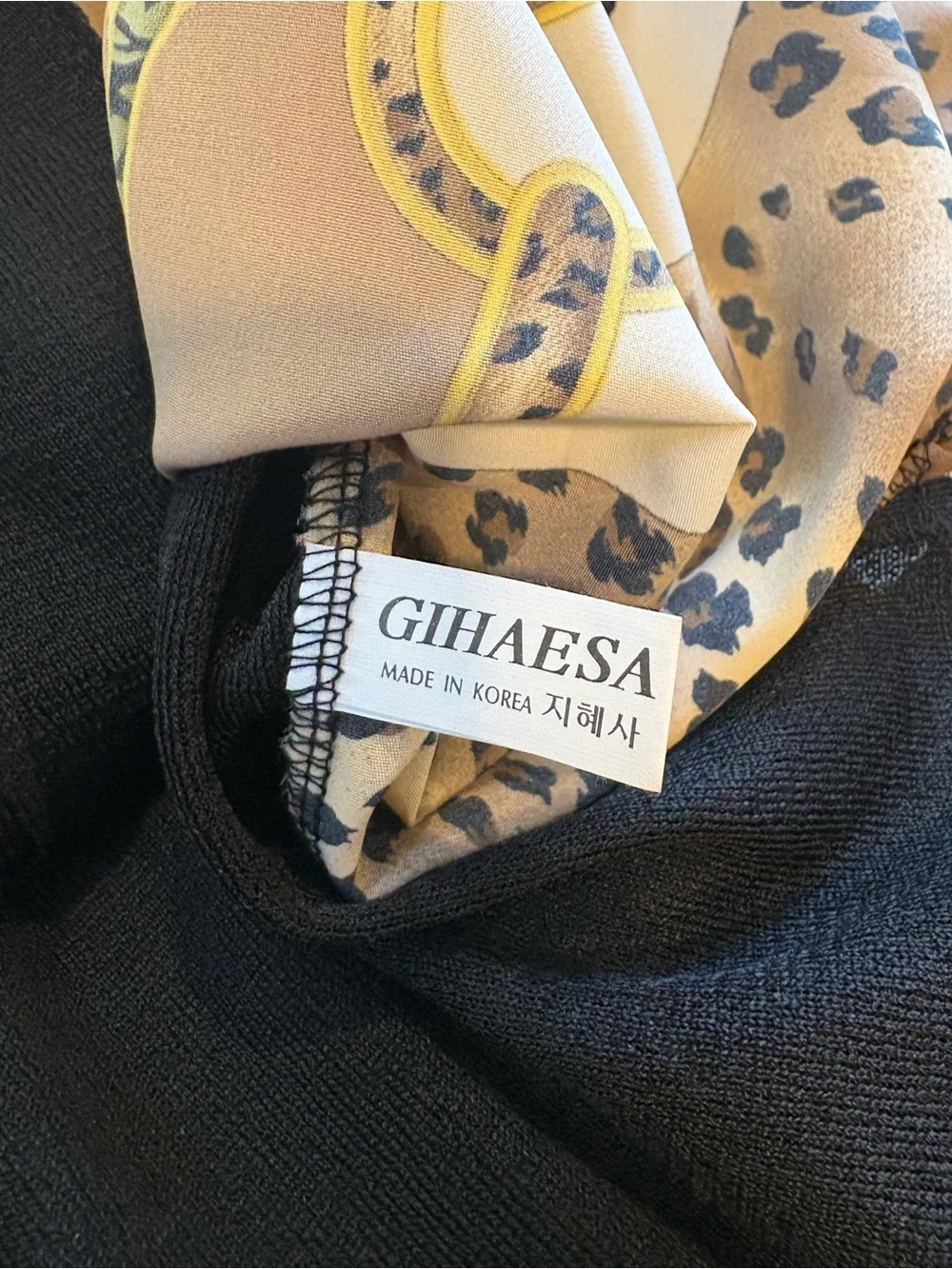 Women’s Beige Chain-Print Button Front Blouse - Picture 2 of 2